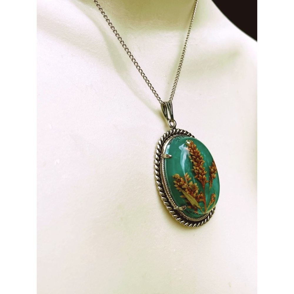 Vintage Pendant Earring Set Resin Encased Wheat Plant Green - Picture 9 of 11